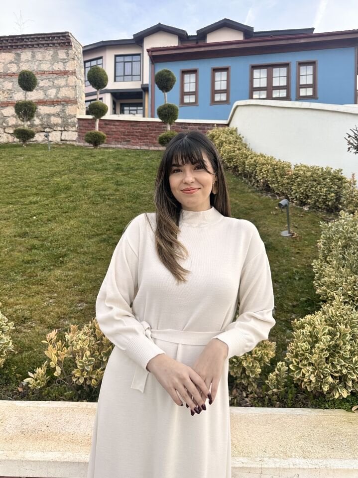 Helena Krem Kuşaklı Elbise