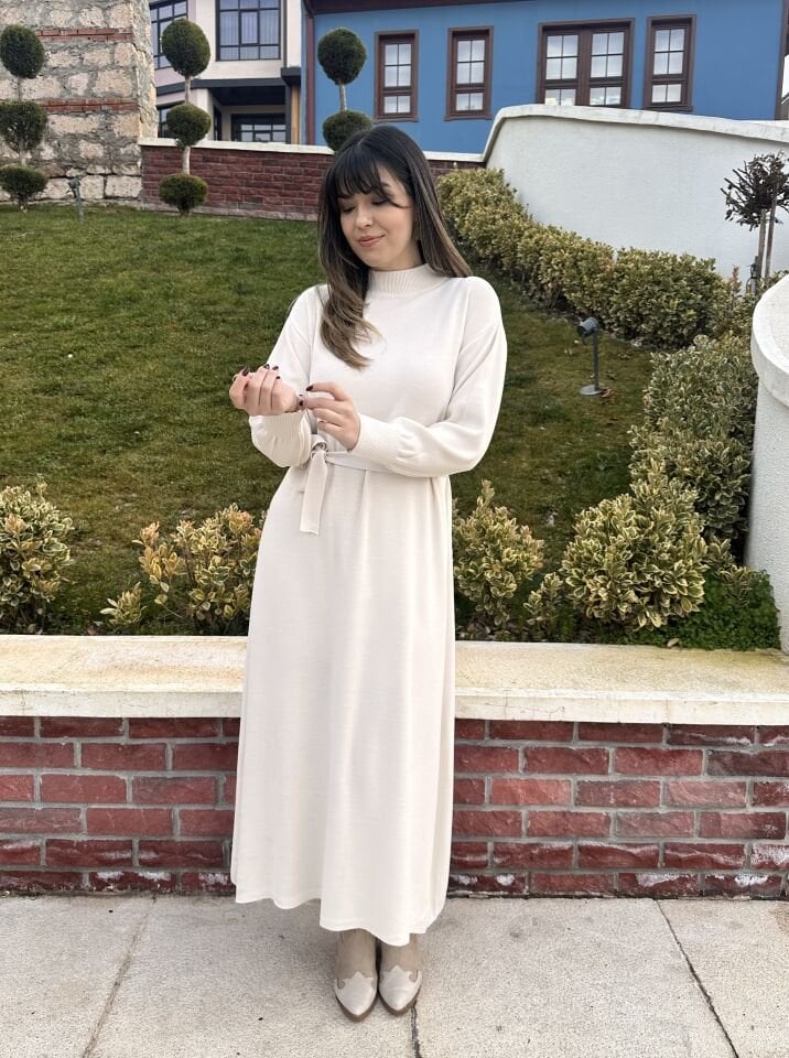 Helena Krem Kuşaklı Elbise