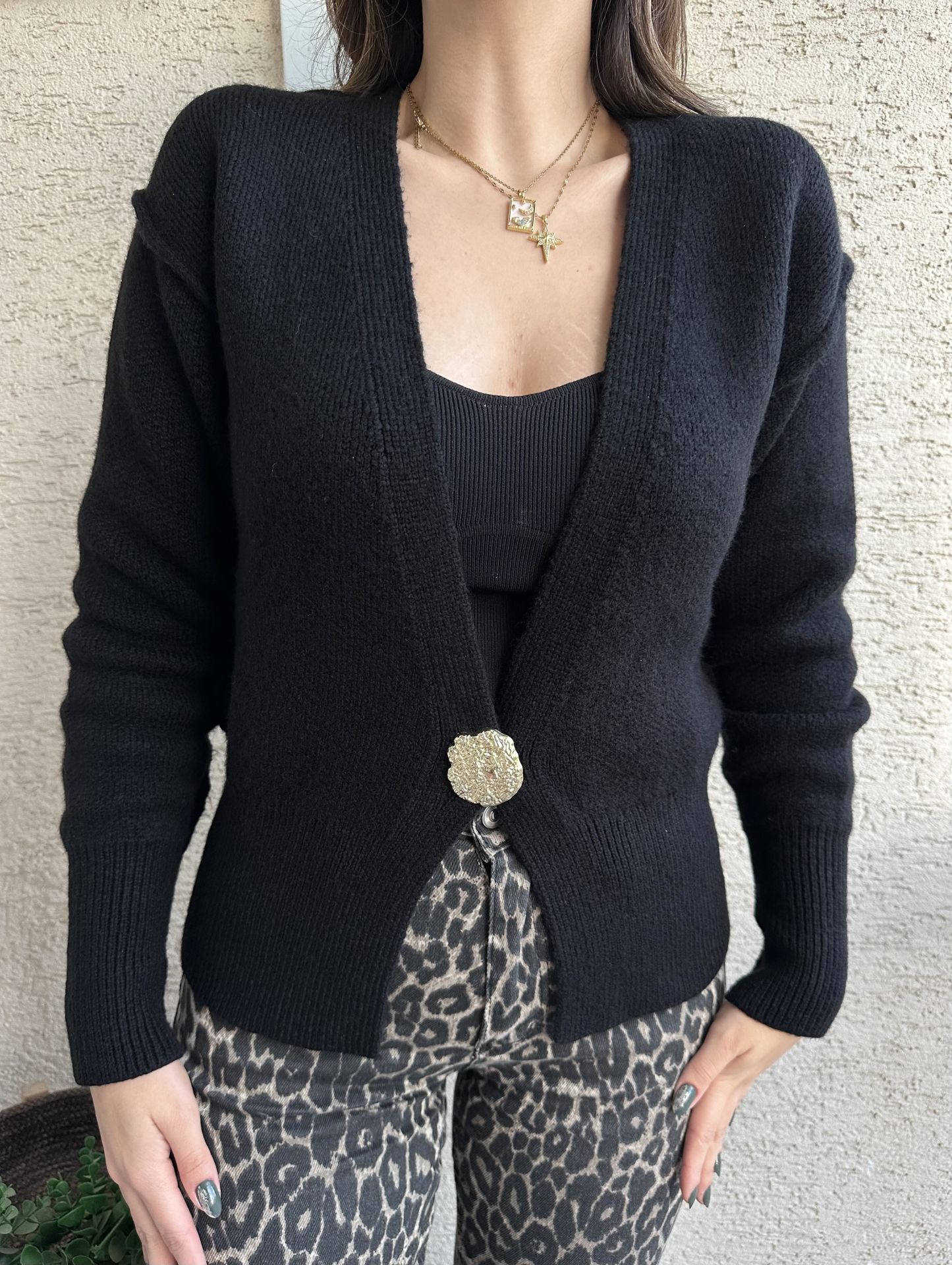 Ters Dikişli Büyük Gold Düğmeli Siyah Hırka