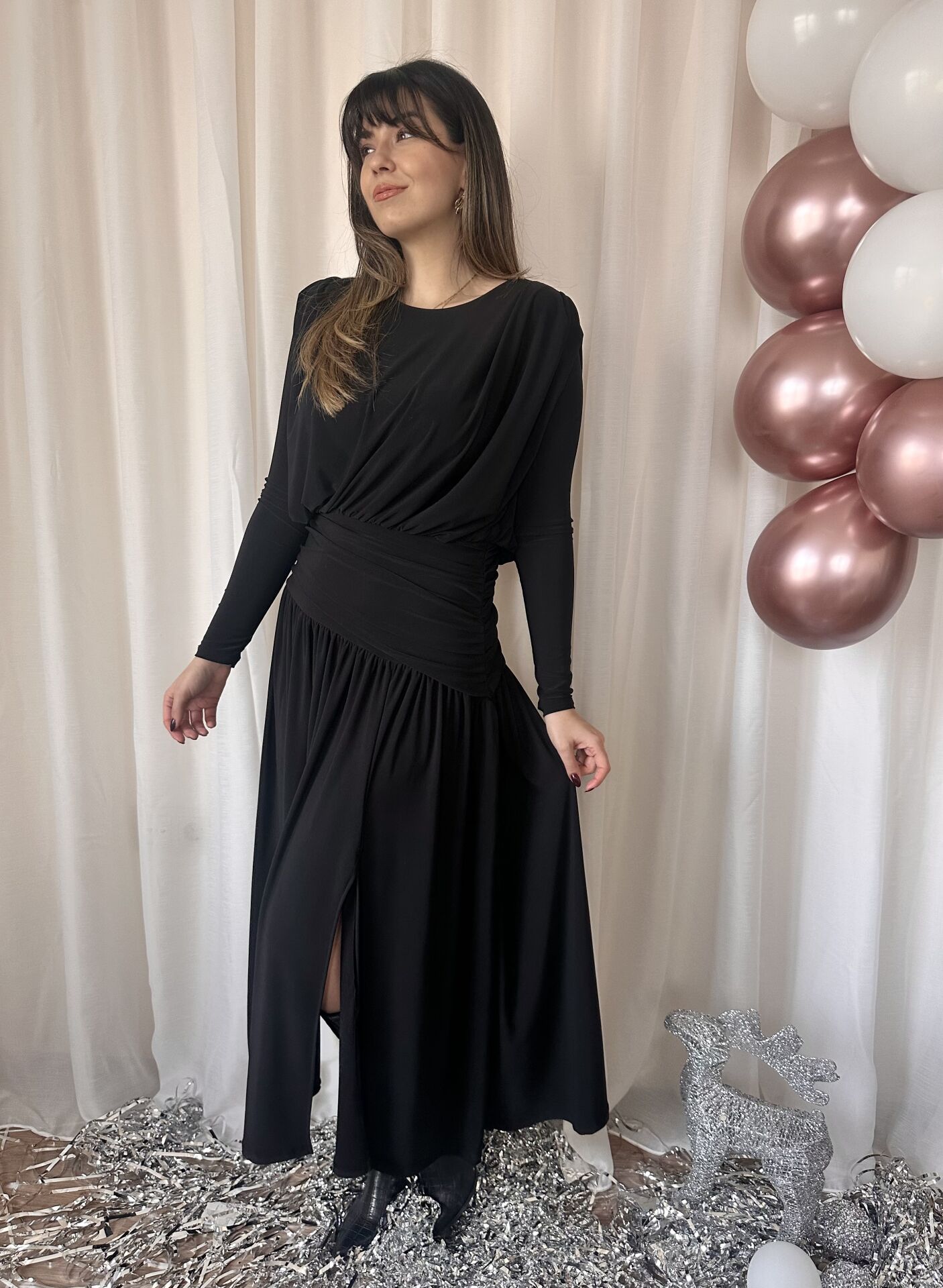 Select Drapeli Siyah Yırtmaçlı Elbise