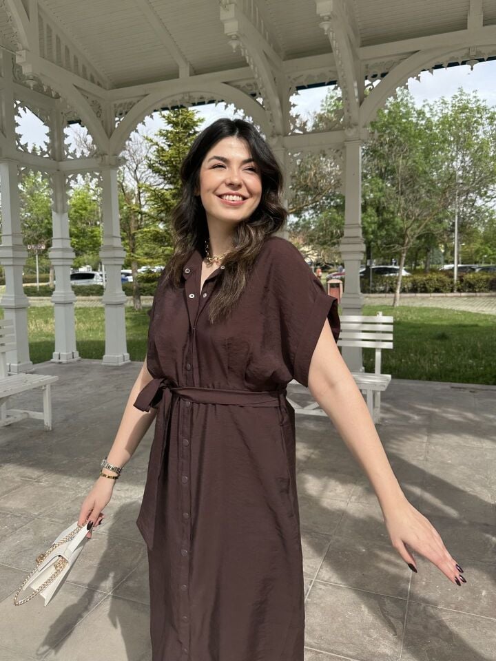 Acı Kahve Çıtçıtlı  Kısa Kollu Tensel Elbise