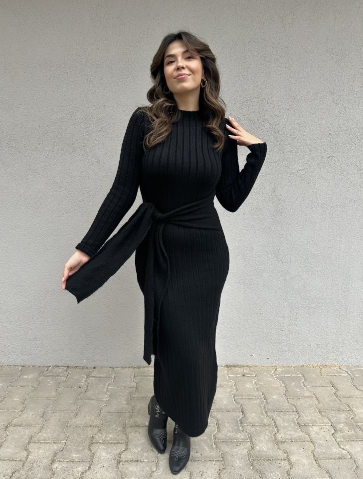 Siyah Bağlama Detaylı Triko Elbise