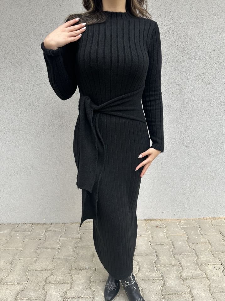 Siyah Bağlama Detaylı Triko Elbise