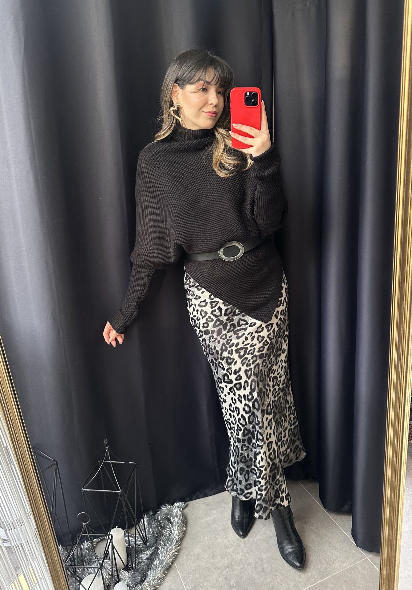 Siyah Leopar Desenli Saten Etek