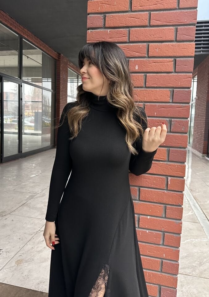 Siyah Dantel Detaylı Çilek Elbise