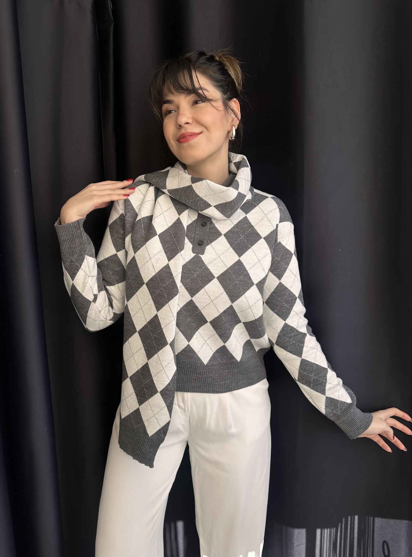 Gri-Beyaz Şallı Simli Baklava Desen Triko Kazak