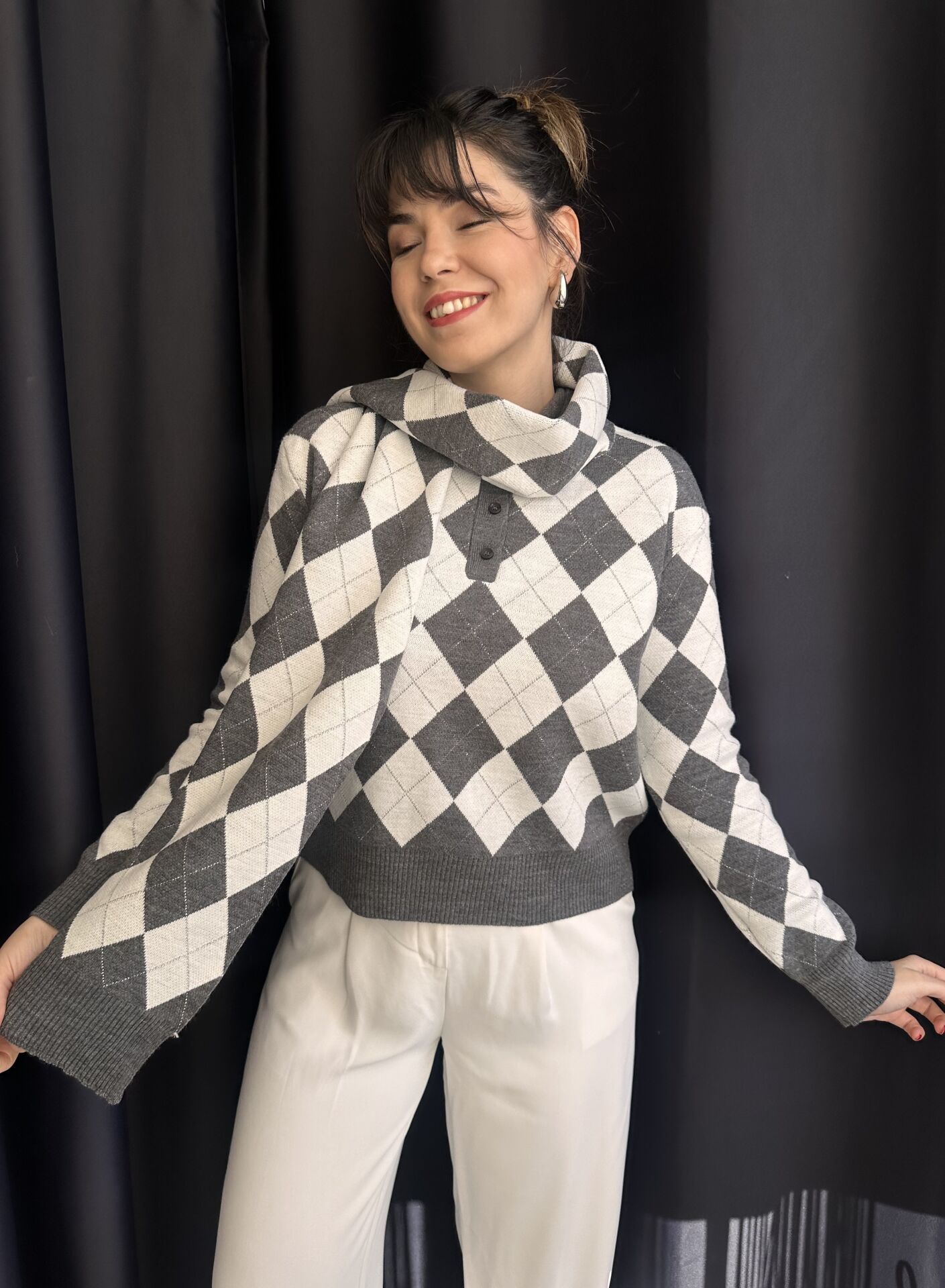 Gri-Beyaz Şallı Simli Baklava Desen Triko Kazak