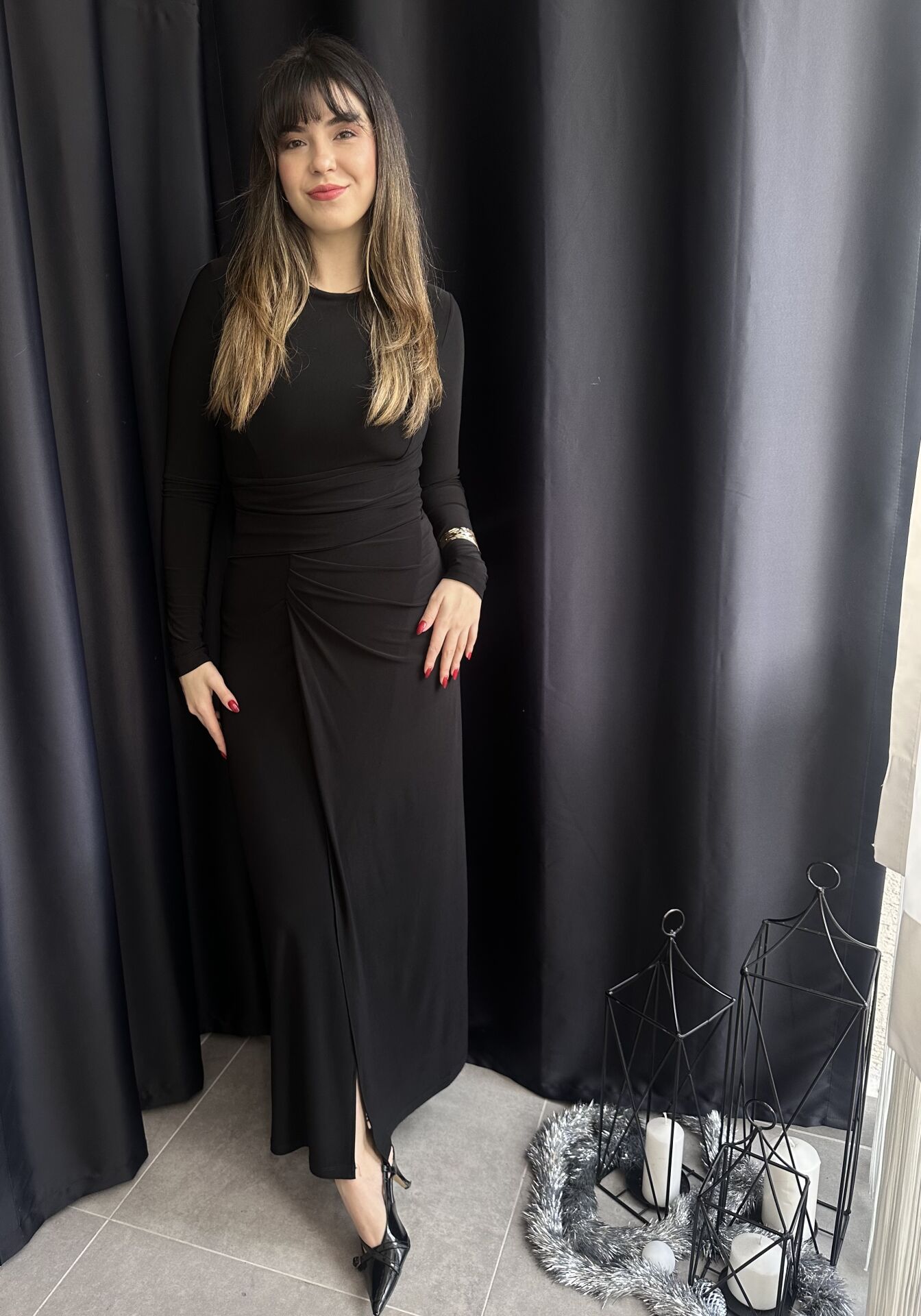 Siyah Drapeli Yırtmaçlı Sandy Elbise