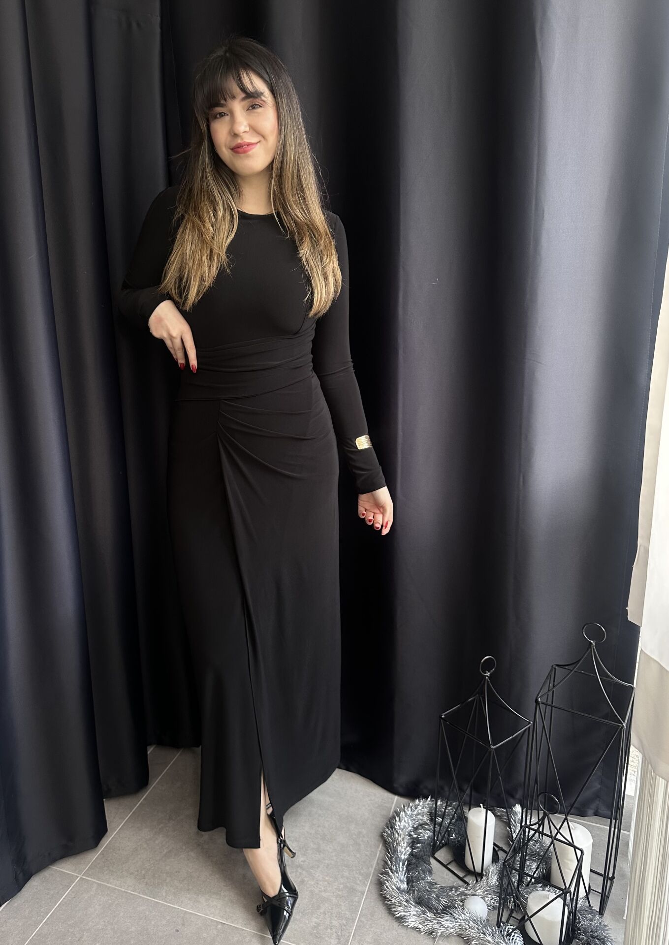 Siyah Drapeli Yırtmaçlı Sandy Elbise