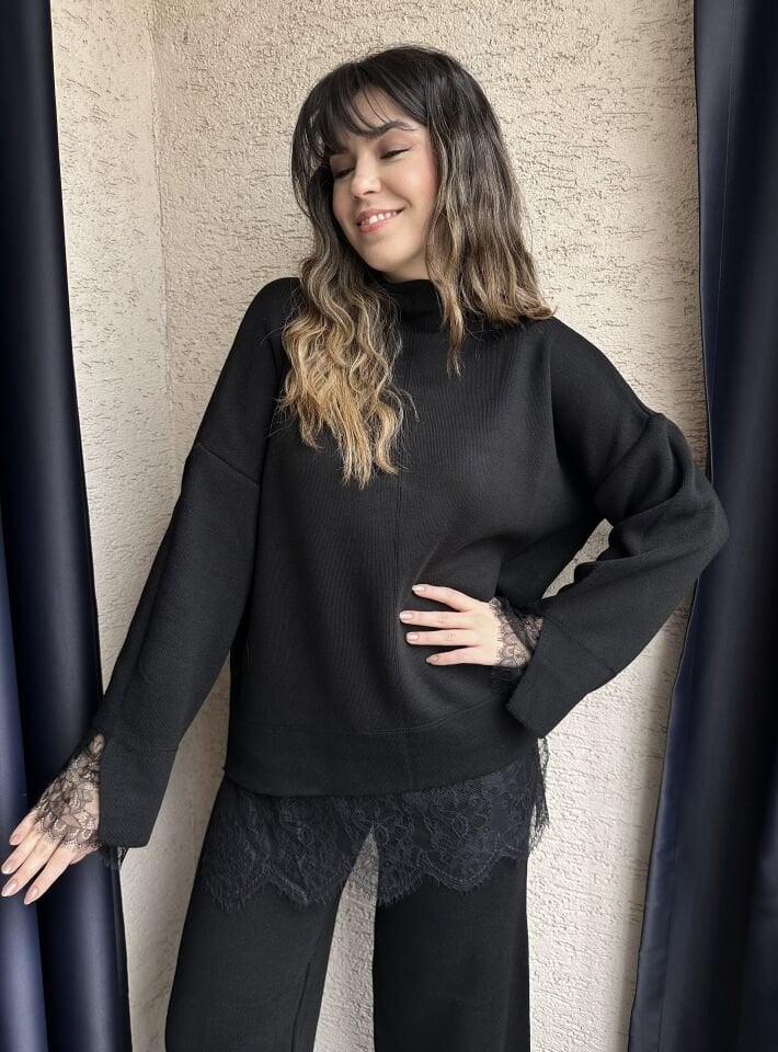 Siyah Dantel Detaylı Kazak