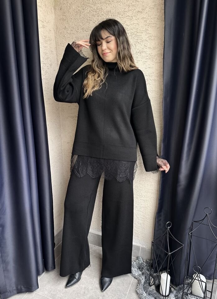 Siyah Dantel Detaylı Kazak