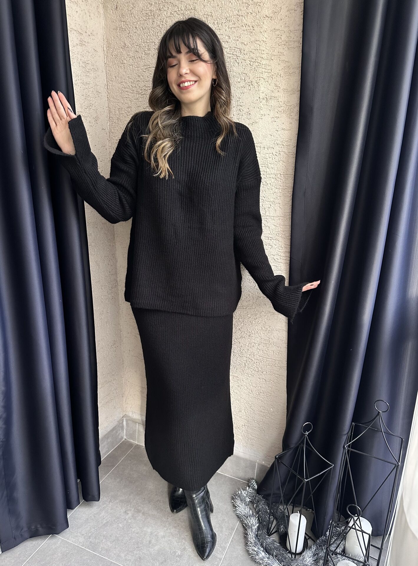 Kolu Yırtmaçlı Siyah Kazak Etek Triko Takım