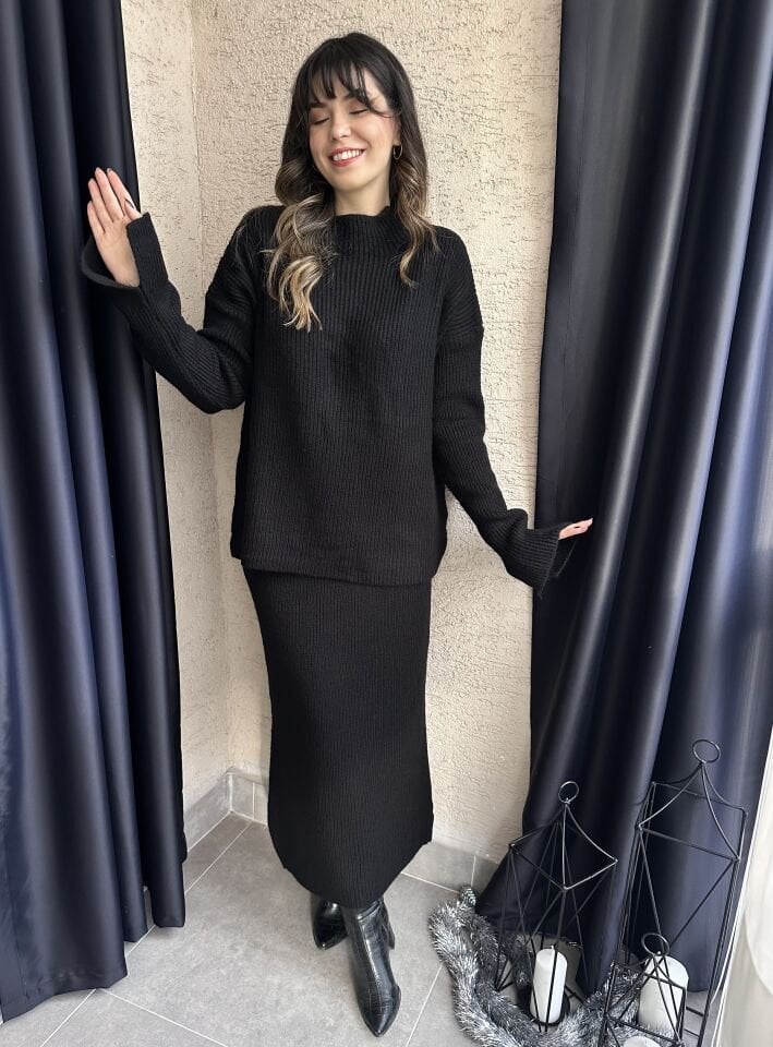 Kolu Yırtmaçlı Siyah Kazak Etek Triko Takım