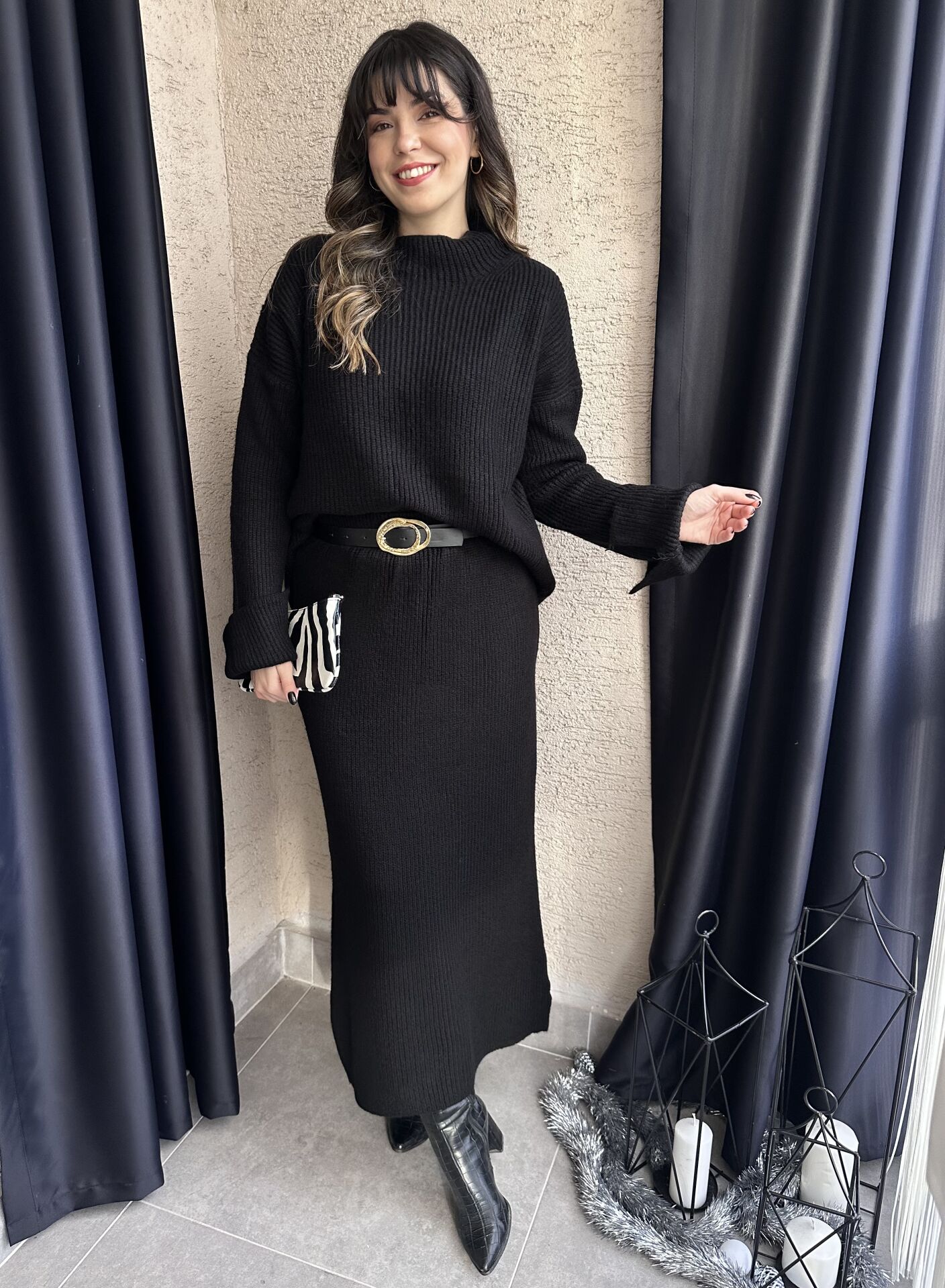 Kolu Yırtmaçlı Siyah Kazak Etek Triko Takım