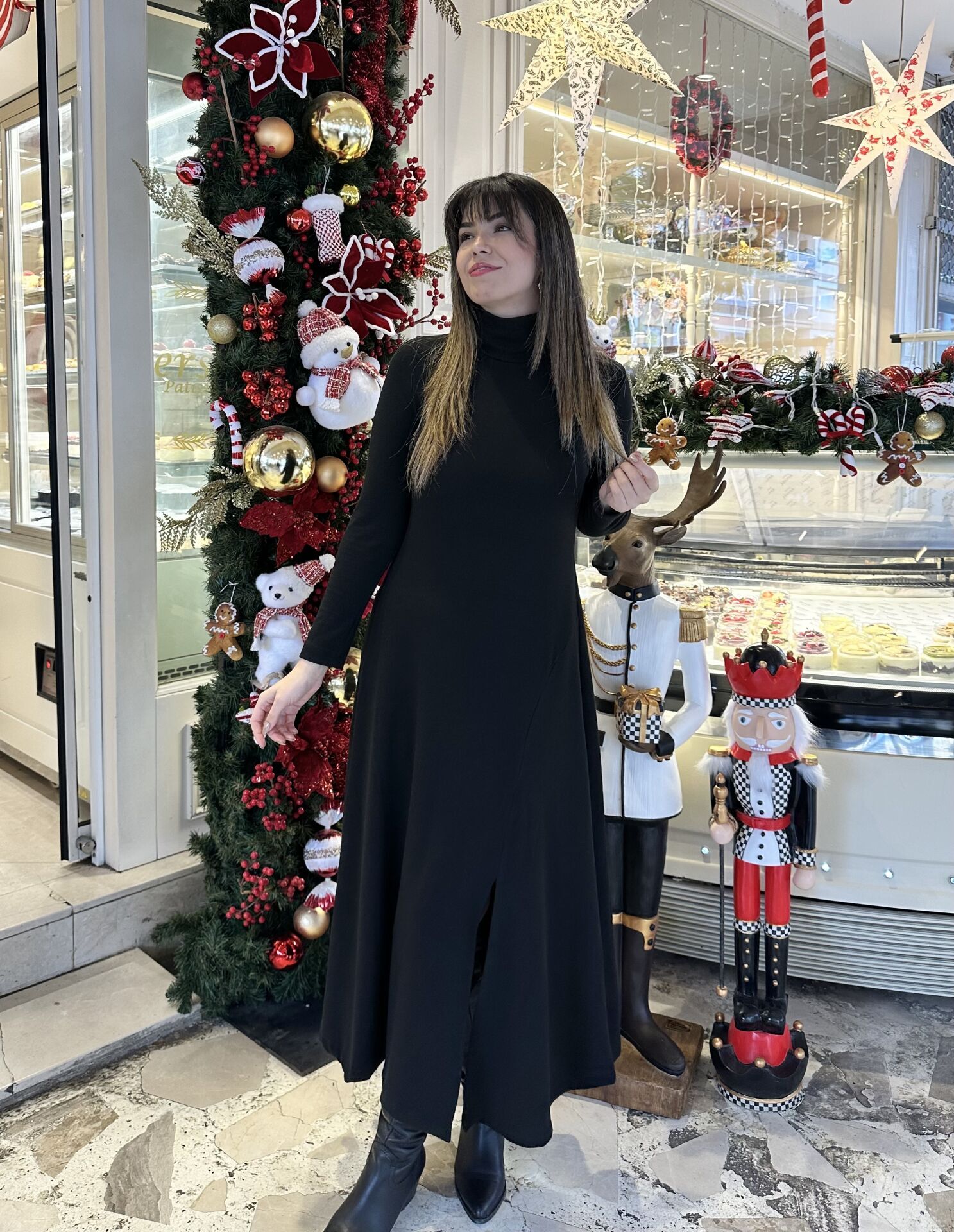 Çilek Siyah Yırtmaçlı Elbise