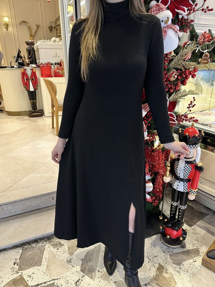 Çilek Siyah Yırtmaçlı Elbise