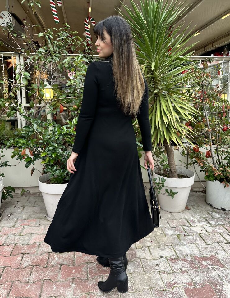 Çilek Siyah Yırtmaçlı Elbise