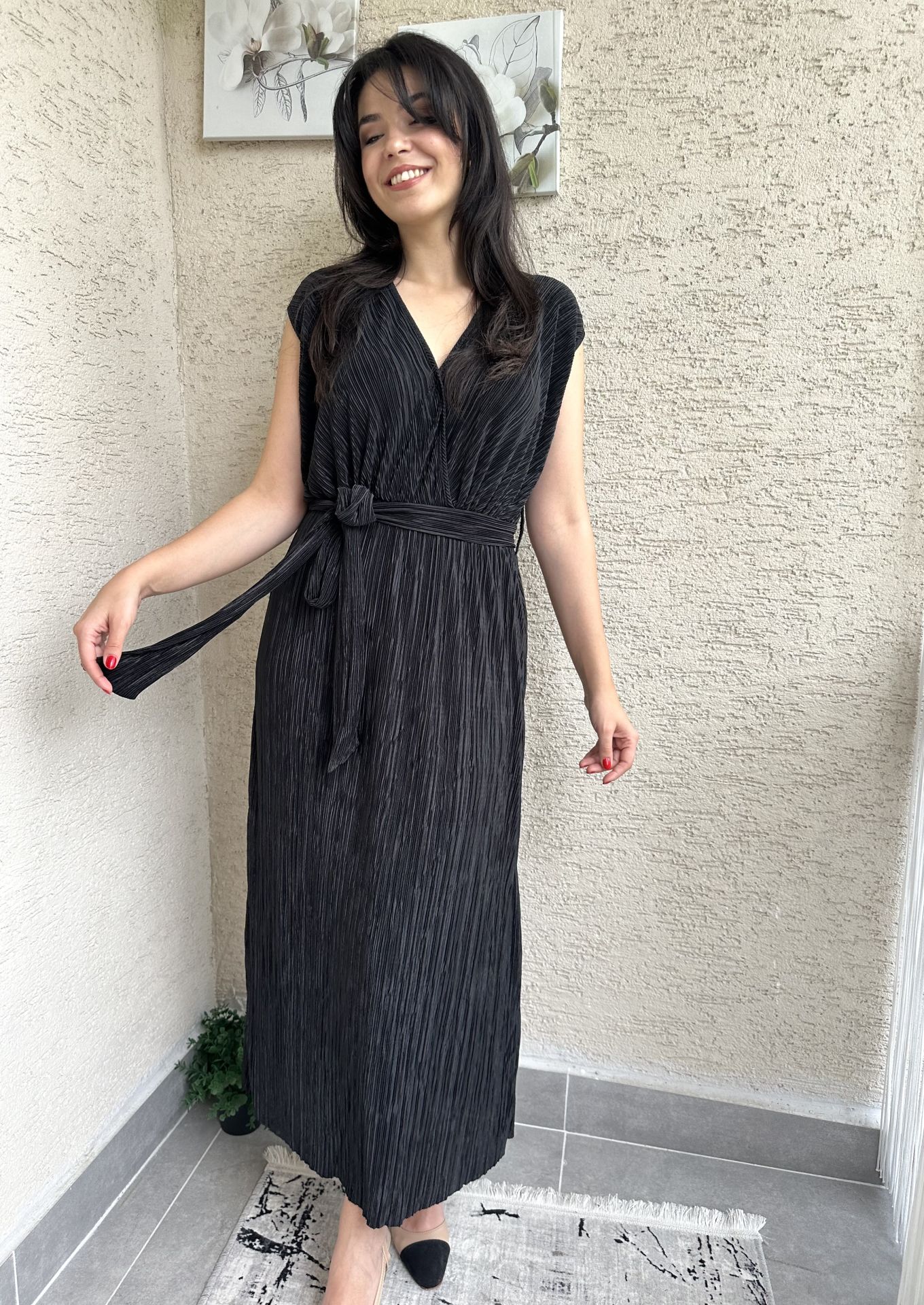 Siyah V Yaka Piliseli Elbise