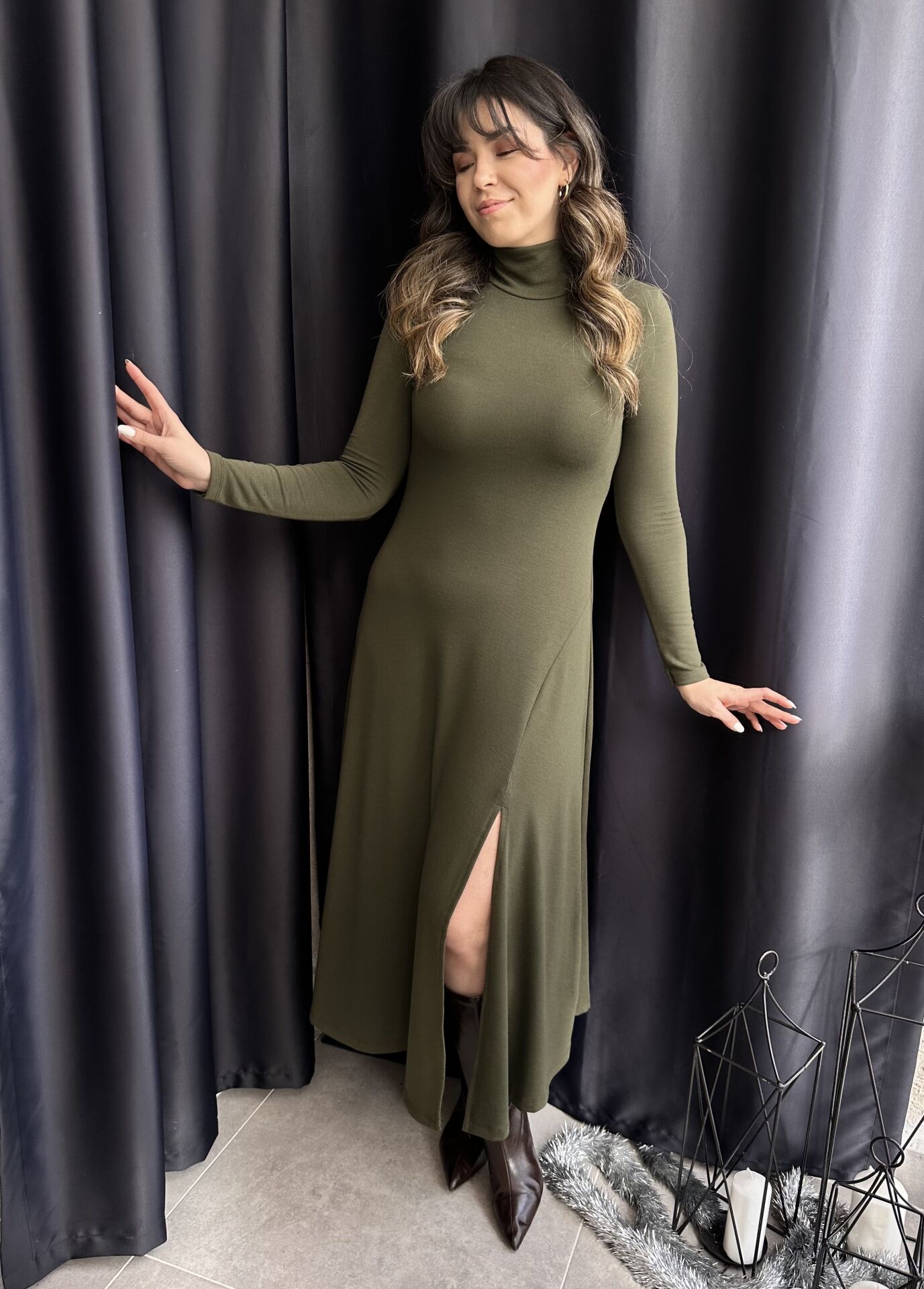 Haki Yeşili Çilek Yırtmaçlı Elbise