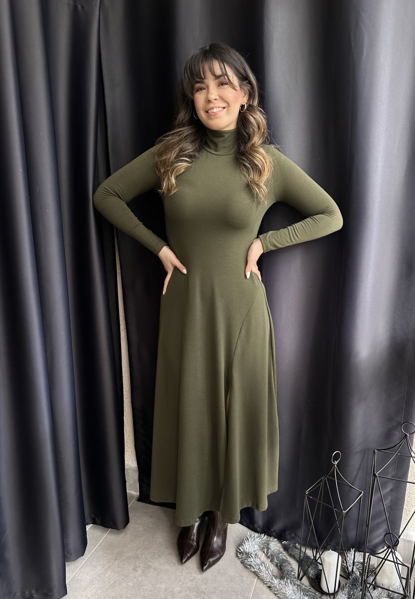 Haki Yeşili Çilek Yırtmaçlı Elbise