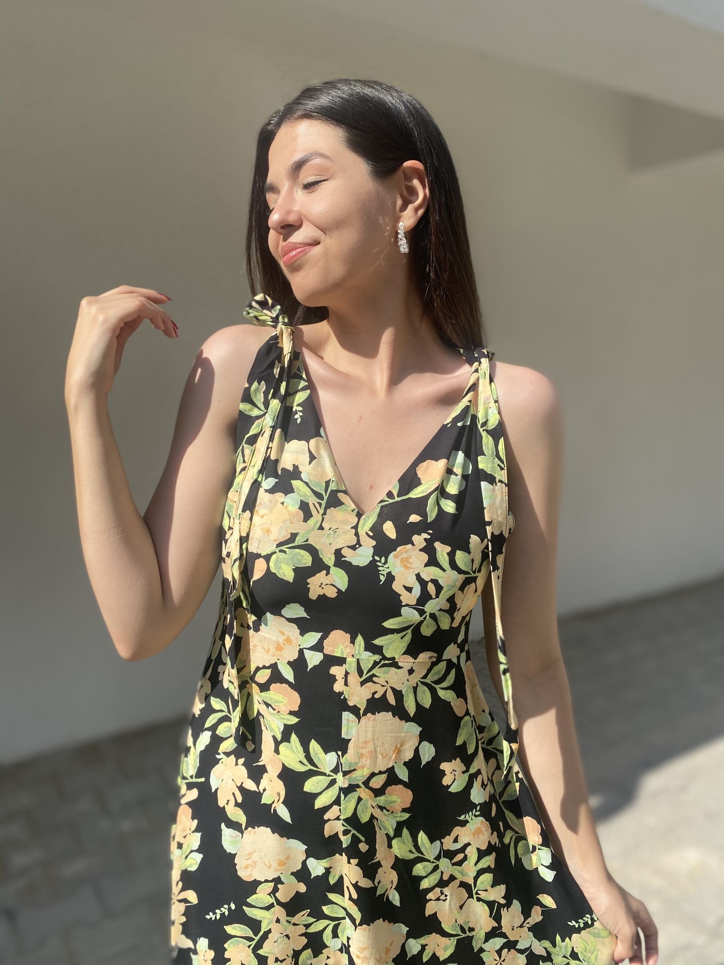 Siyah Çiçekli Omuzdan Bağlamalı Maxi Elbise