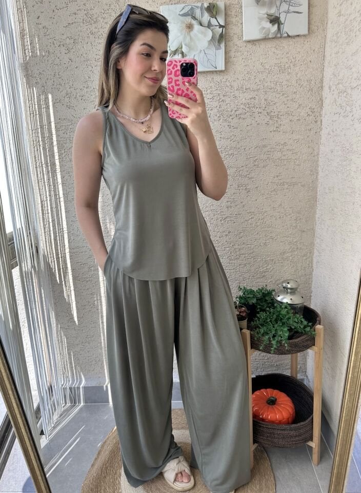Yeşil Modal Askılı Bluz Pileli Pantolon Takım