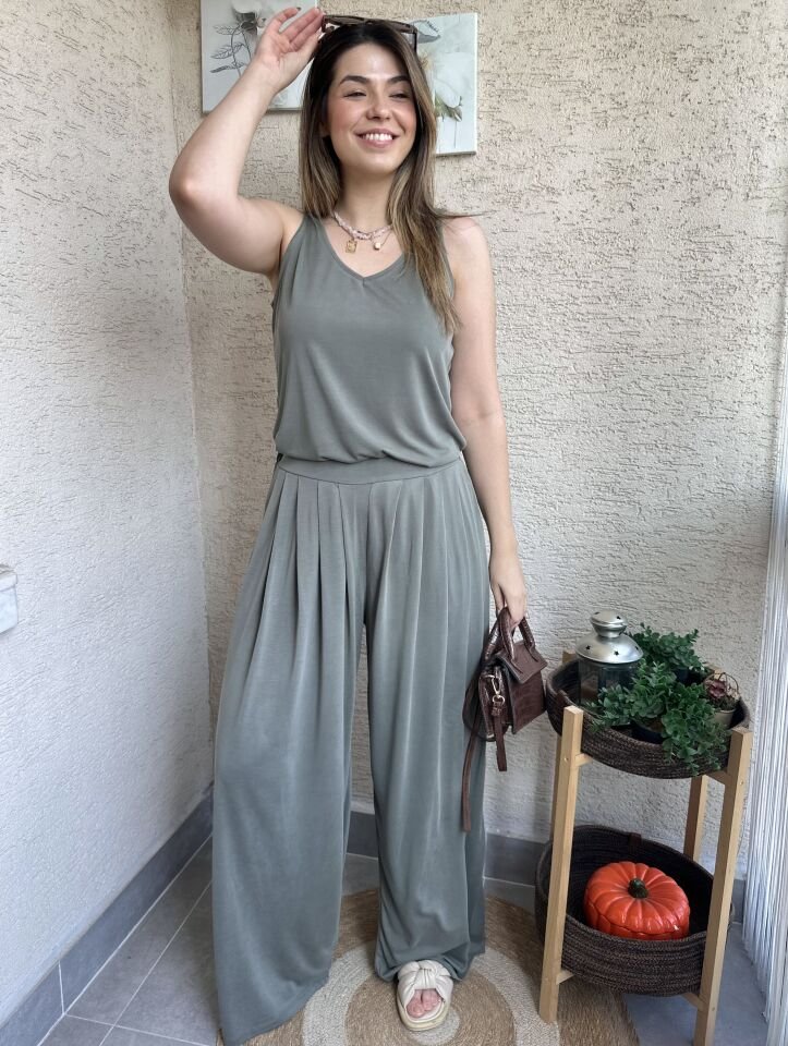 Yeşil Modal Askılı Bluz Pileli Pantolon Takım