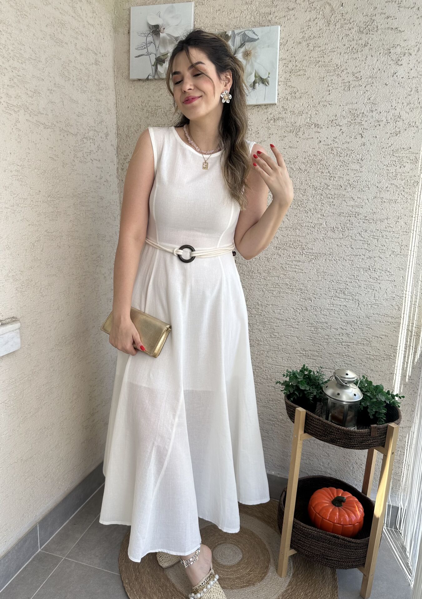 Beyaz Kemerli Belden Oturtmalı Keten Elbise