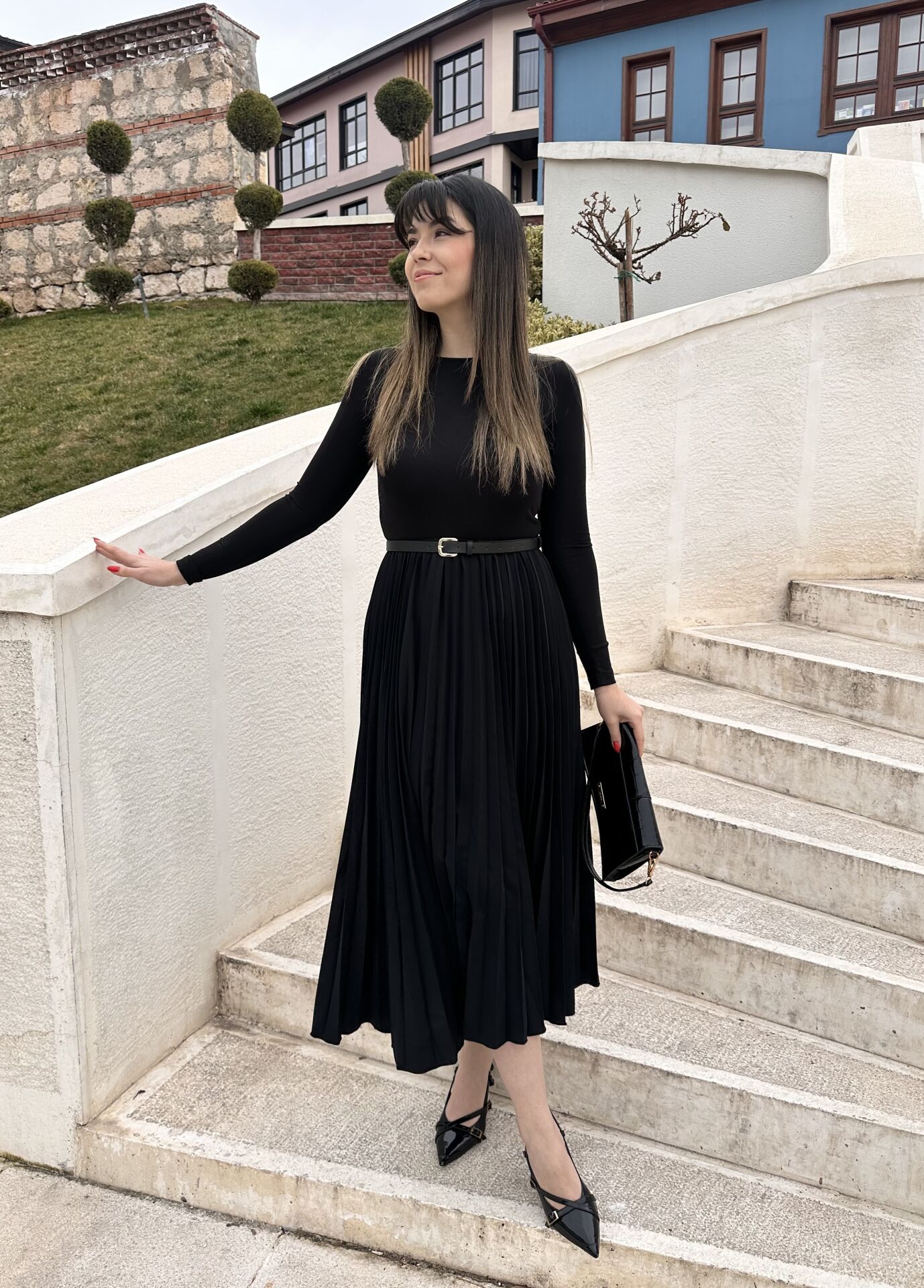 Key Pileli Siyah Kemerli Elbise