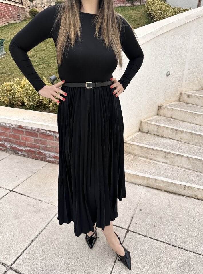 Key Pileli Siyah Kemerli Elbise