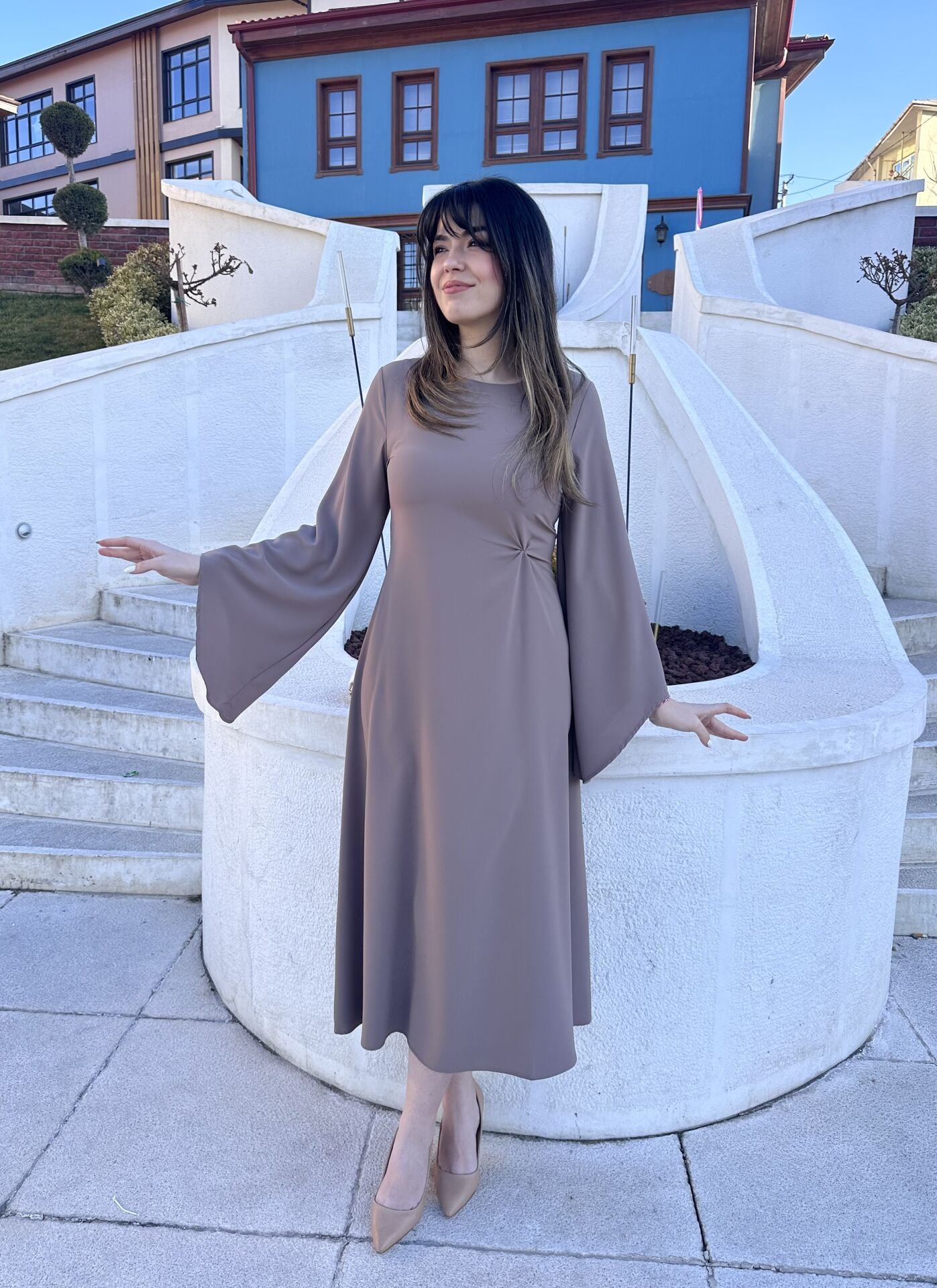 Sütlü Kahve Düğüm Detaylı Asimetrik Elbise