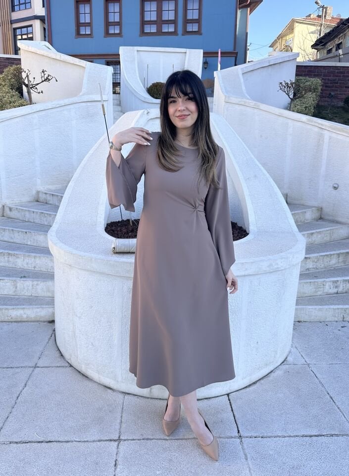 Sütlü Kahve Düğüm Detaylı Asimetrik Elbise