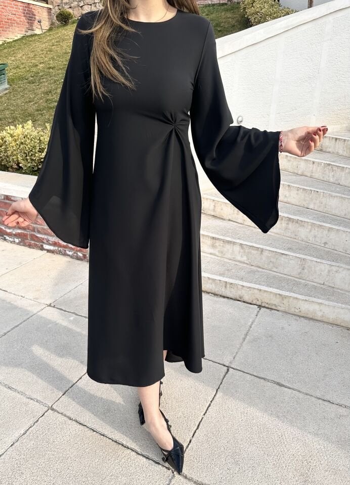 Siyah Düğüm Detaylı Asimetrik Elbise