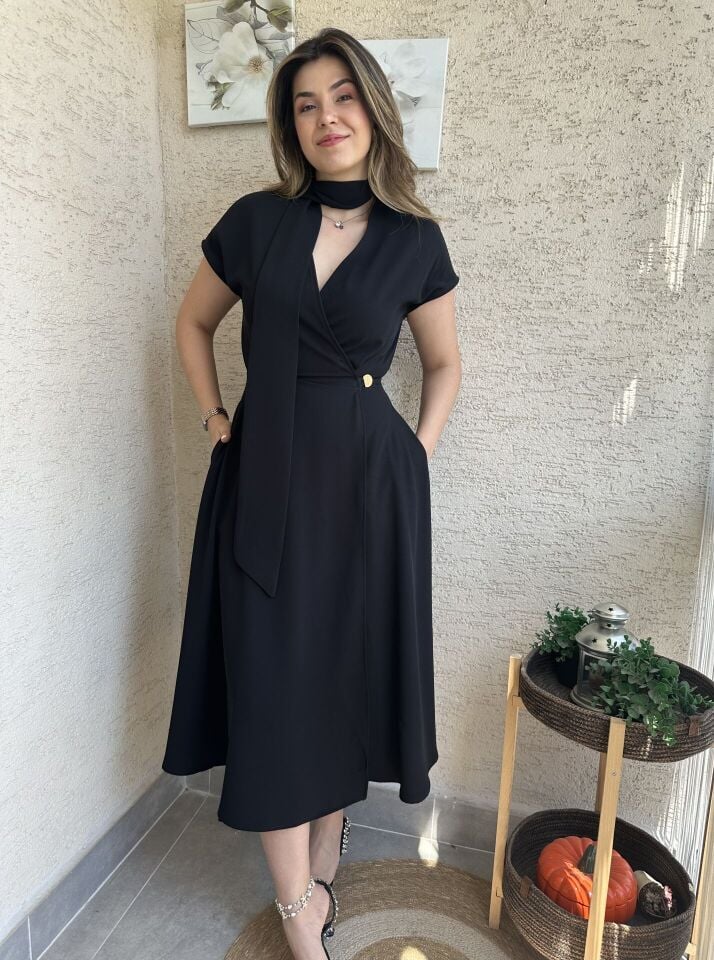 Şal Detaylı Siyah Anvelop Elbise