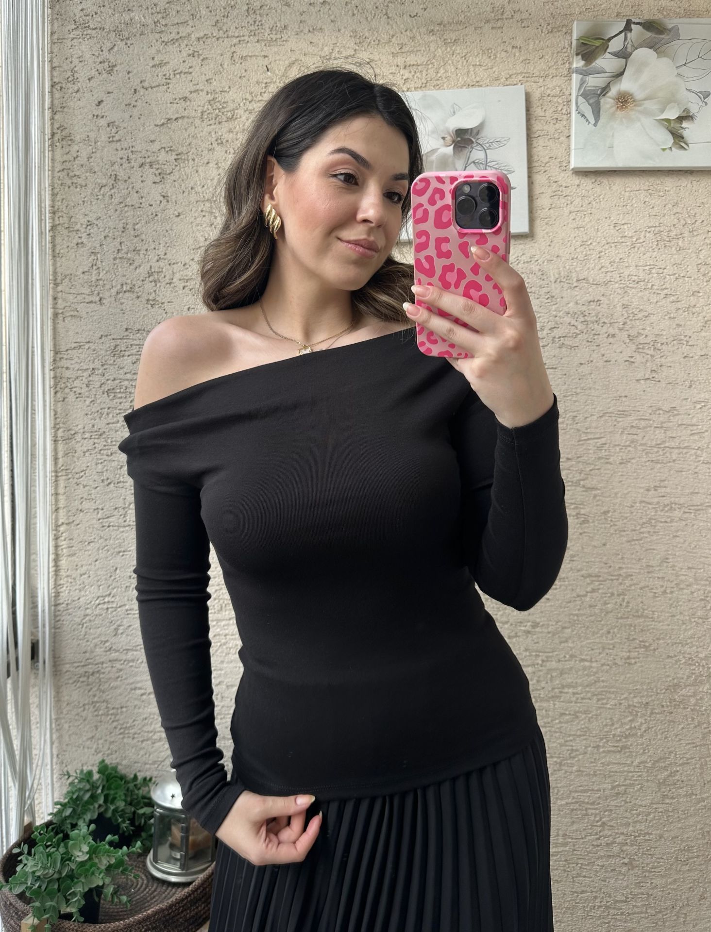 Kayık Yaka Modal Siyah Bluz