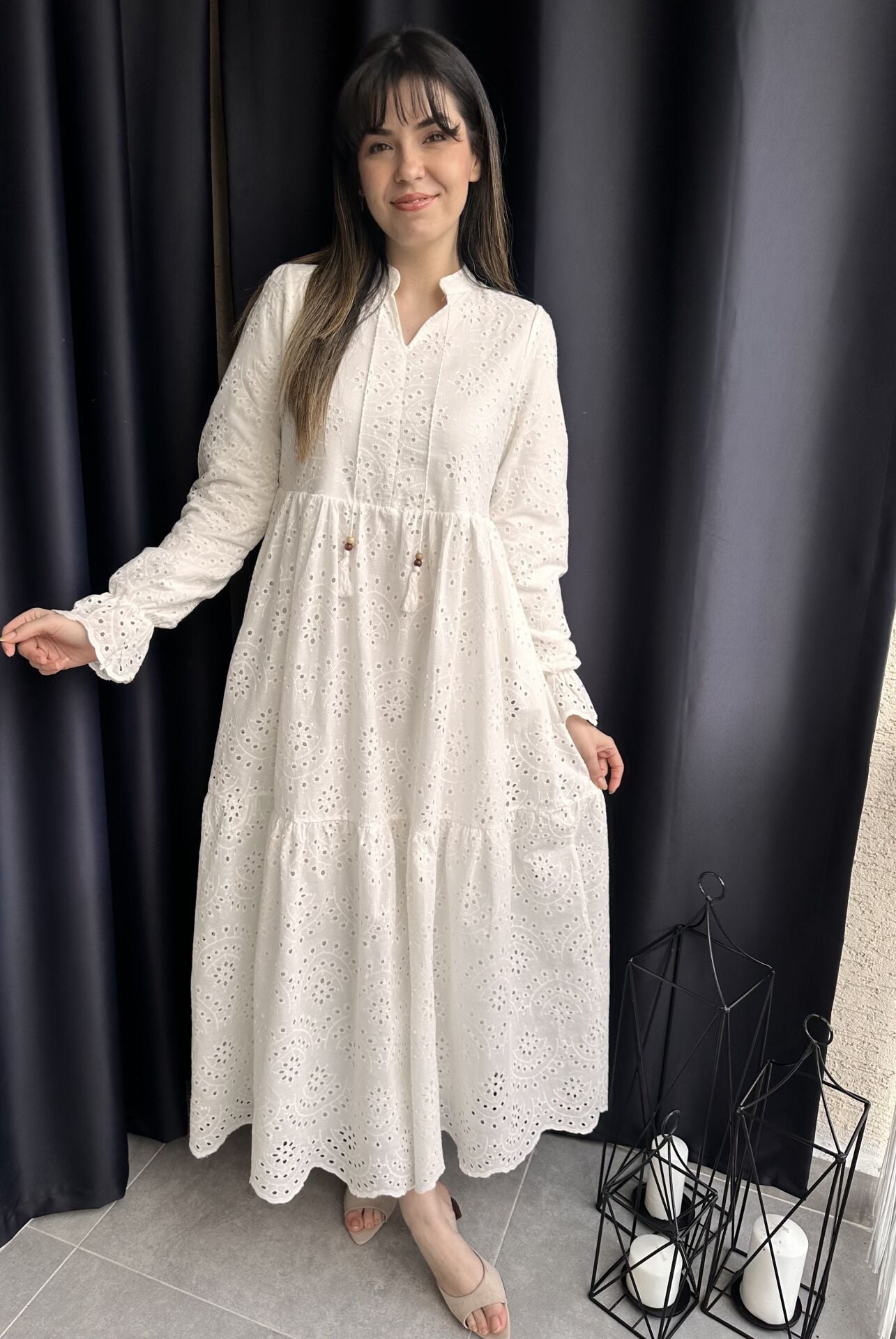 Beyaz Fistolu Elbise