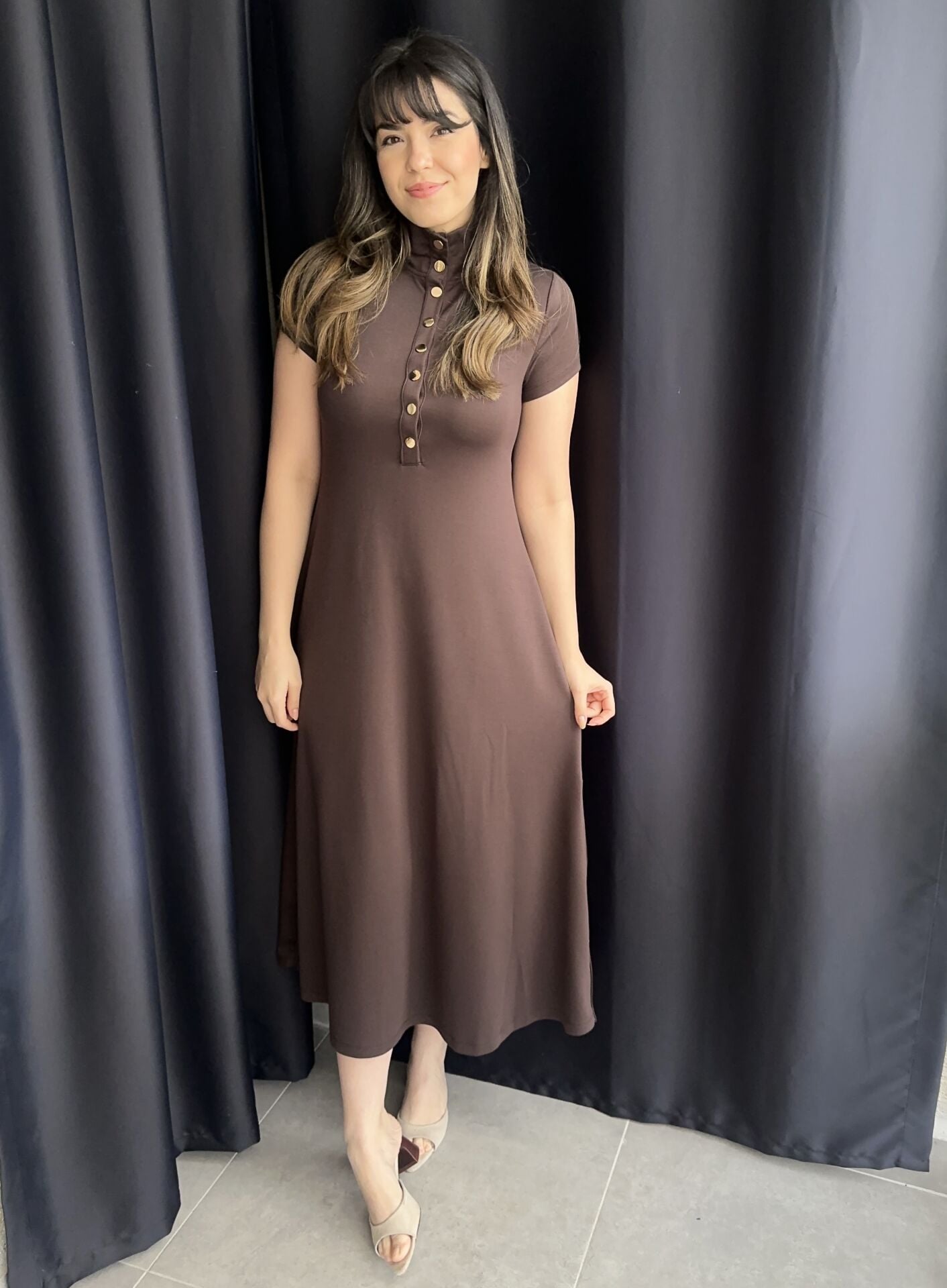 Çıtçıtlı Kahve Kısa Kollu Elbise