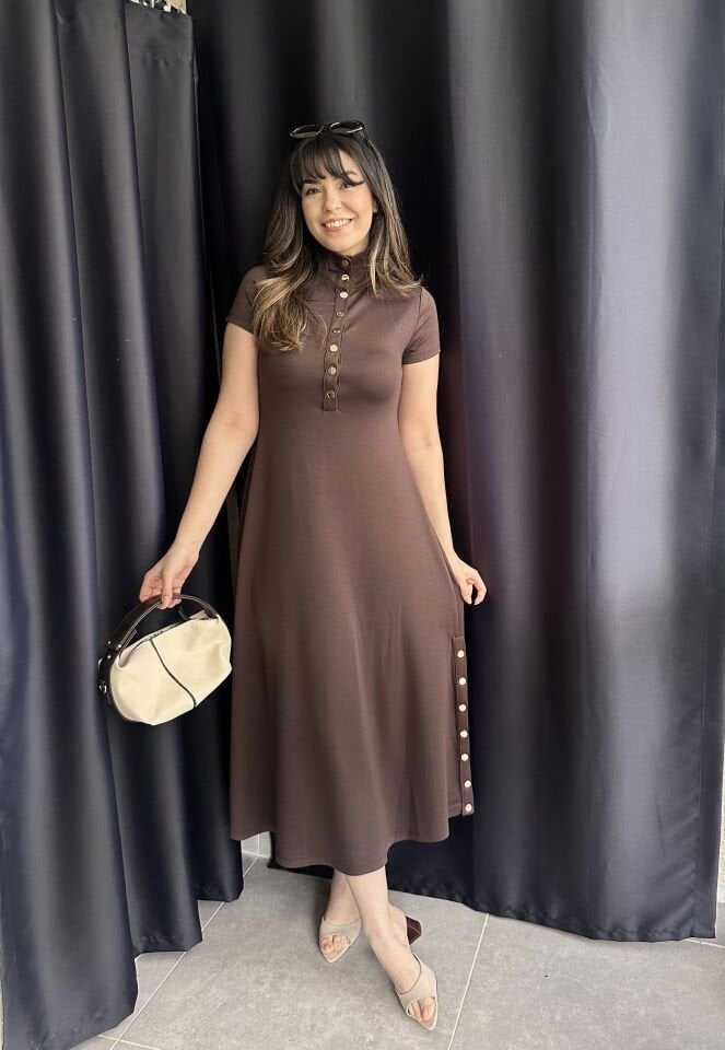 Çıtçıtlı Kahve Kısa Kollu Elbise