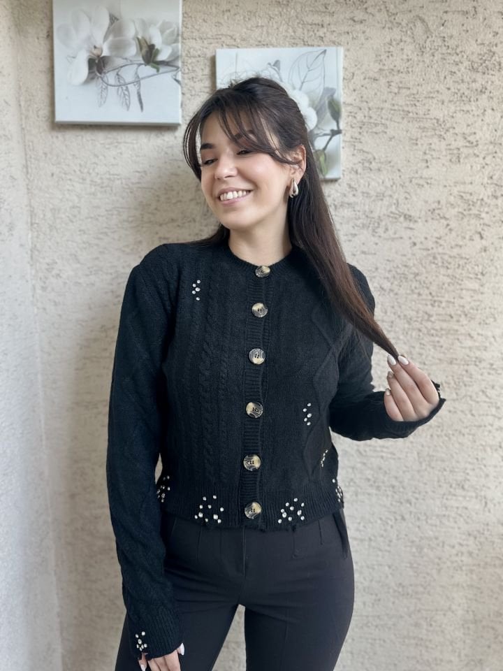 Siyah Yırtıklı Taş Detaylı Hırka