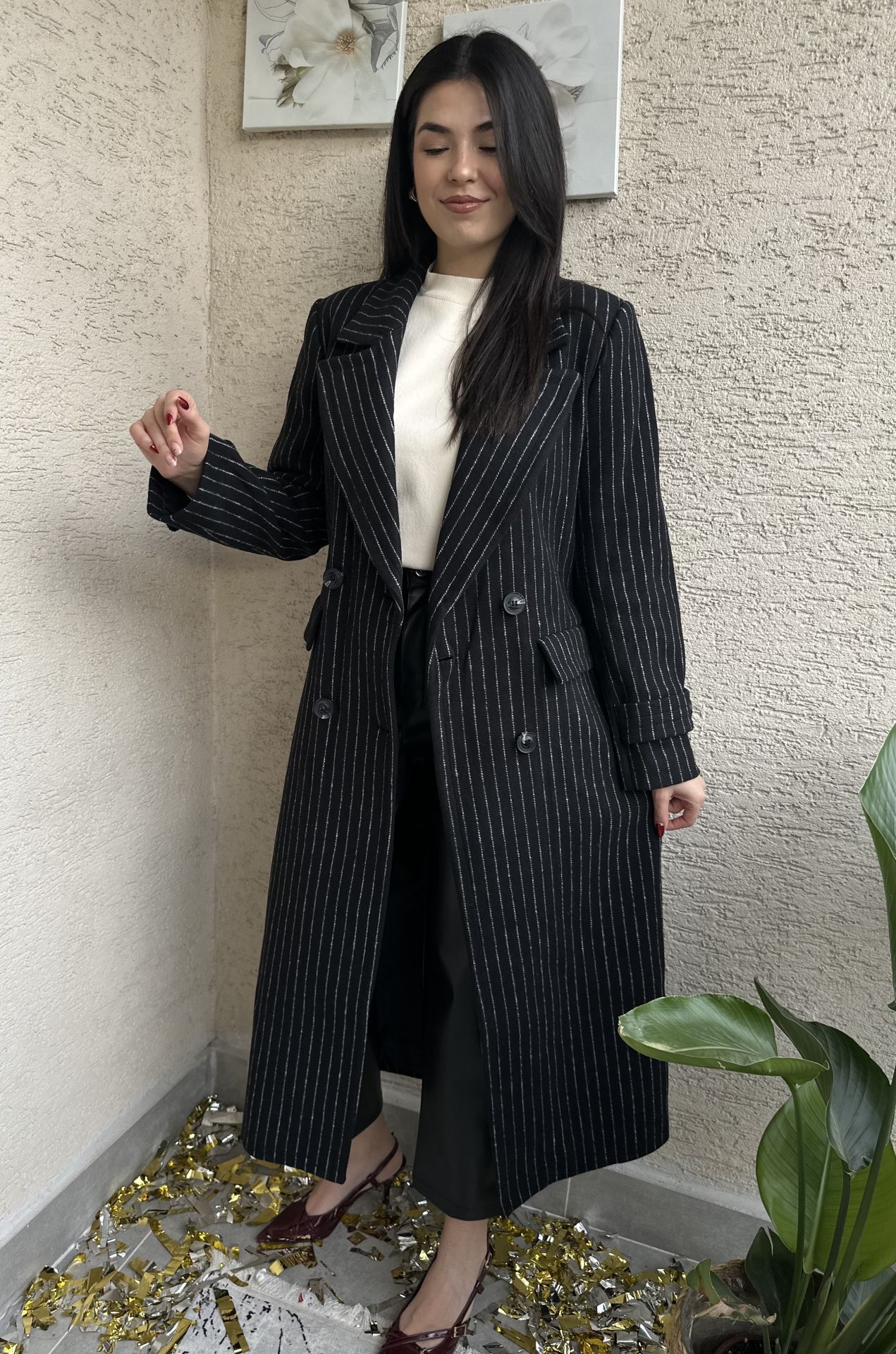 Siyah Beyaz Çizgili Kaşe Kaban