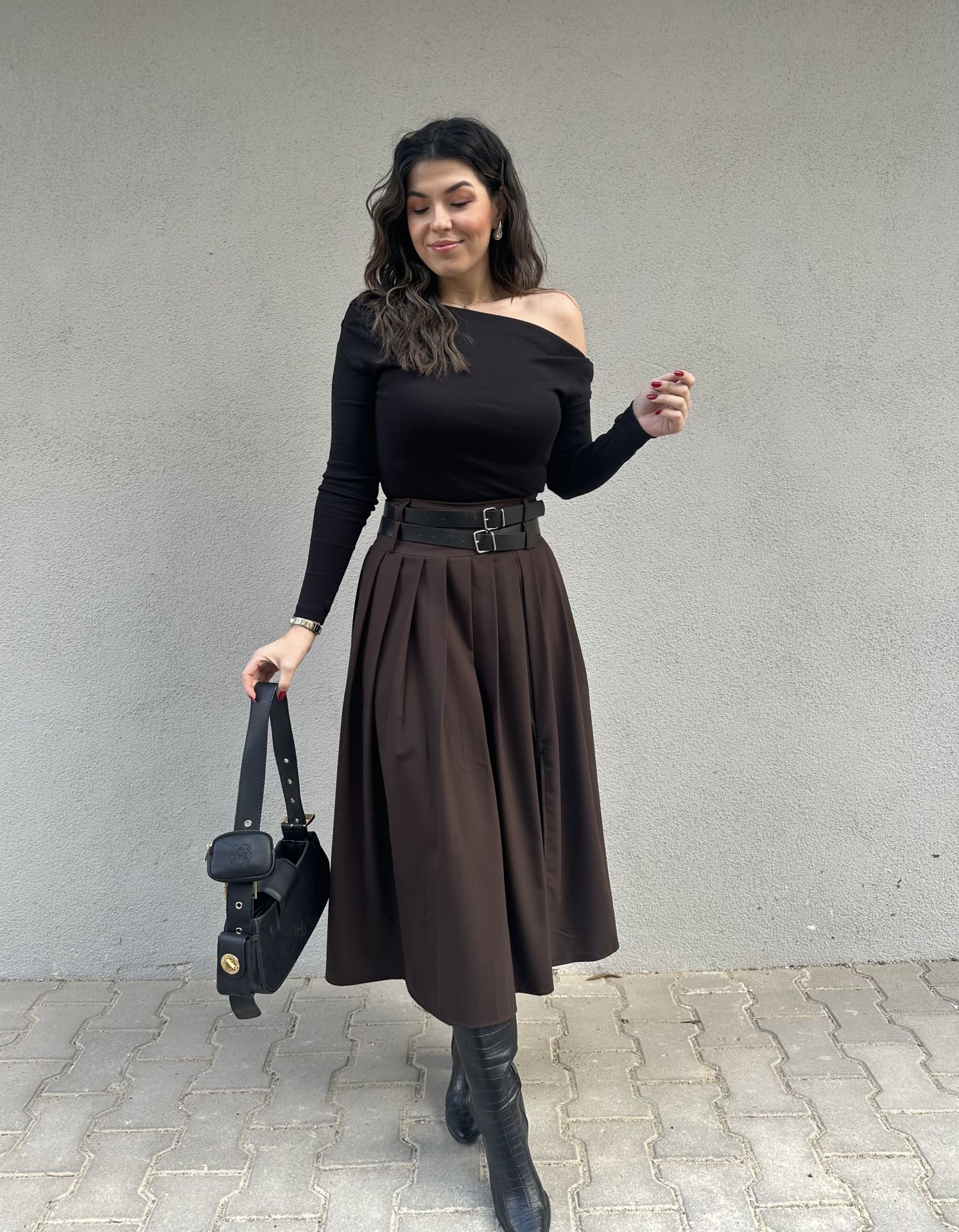 Kahverengi Kemerli Yırtmaçlı Kemerli Midi Boy Etek