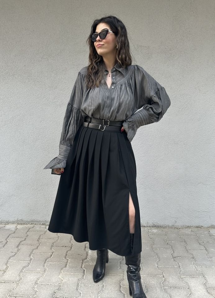Siyah Yırtmaçlı Kemerli Midi Boy Etek