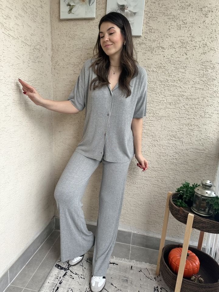 Kısa Kollu Gri İnce Triko Takım