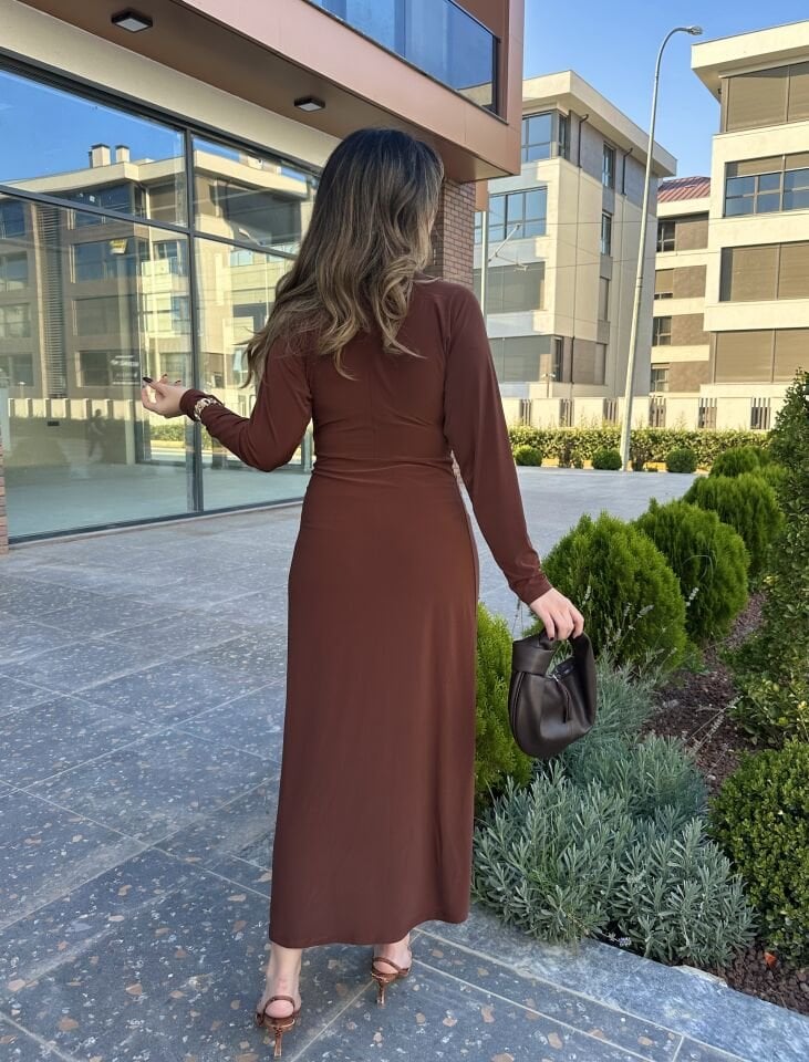 Düğüm Detaylı V Yaka Kahverengi Elbise