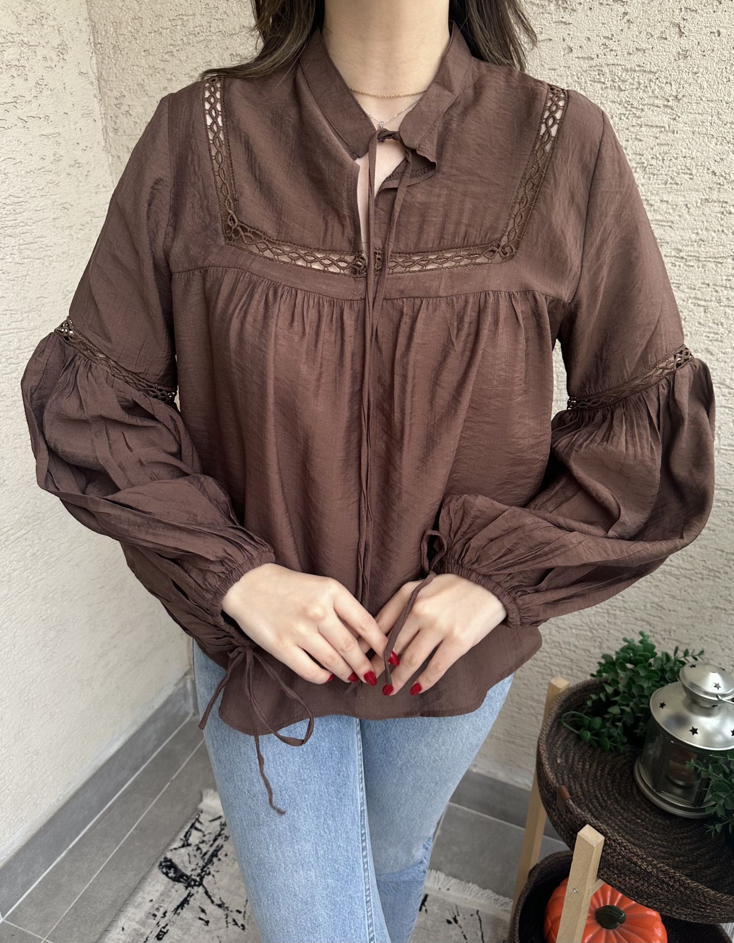 Güpürlü Dikiş Detaylı Kahverengi Bohem Bluz