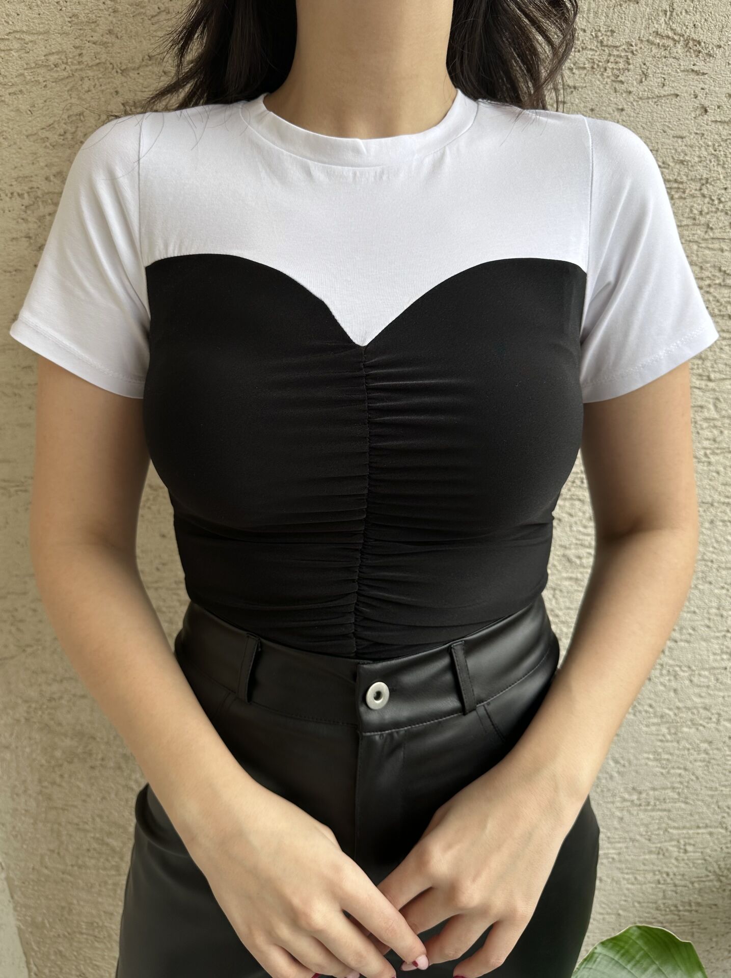 Büstiyer Görünümlü Siyah Beyaz  TasarımBluz