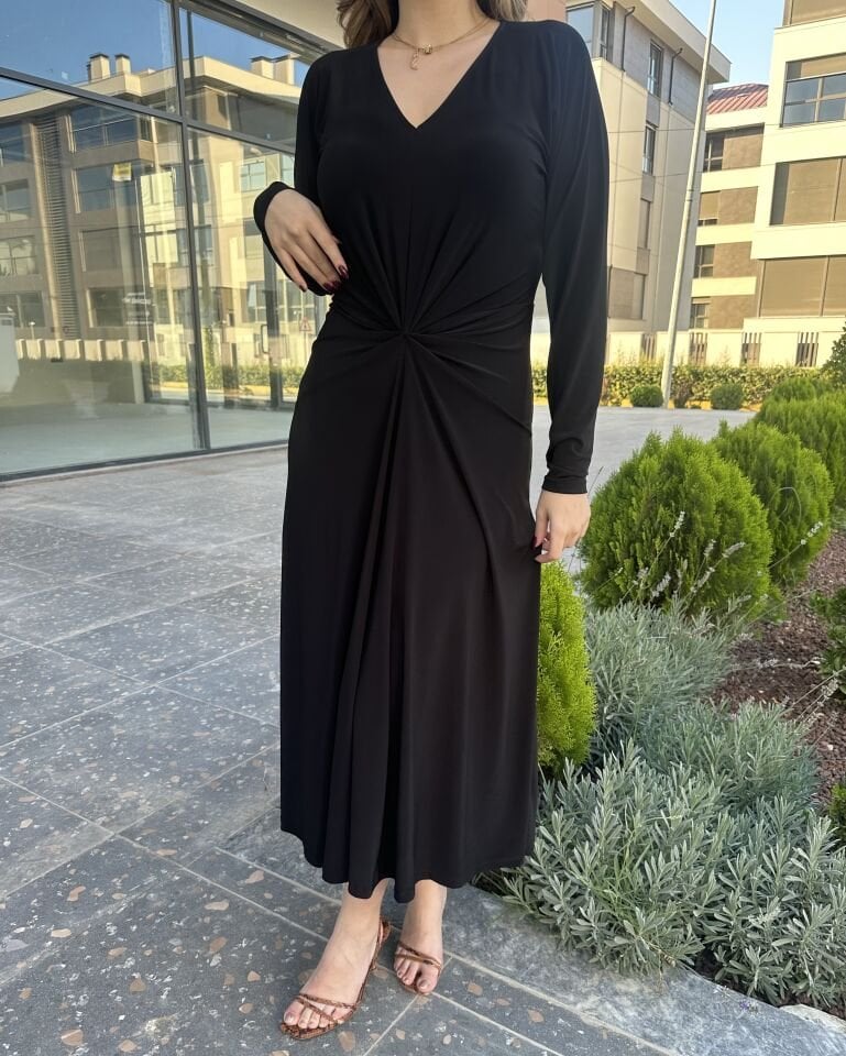 Düğüm Detaylı V Yaka Siyah Elbise