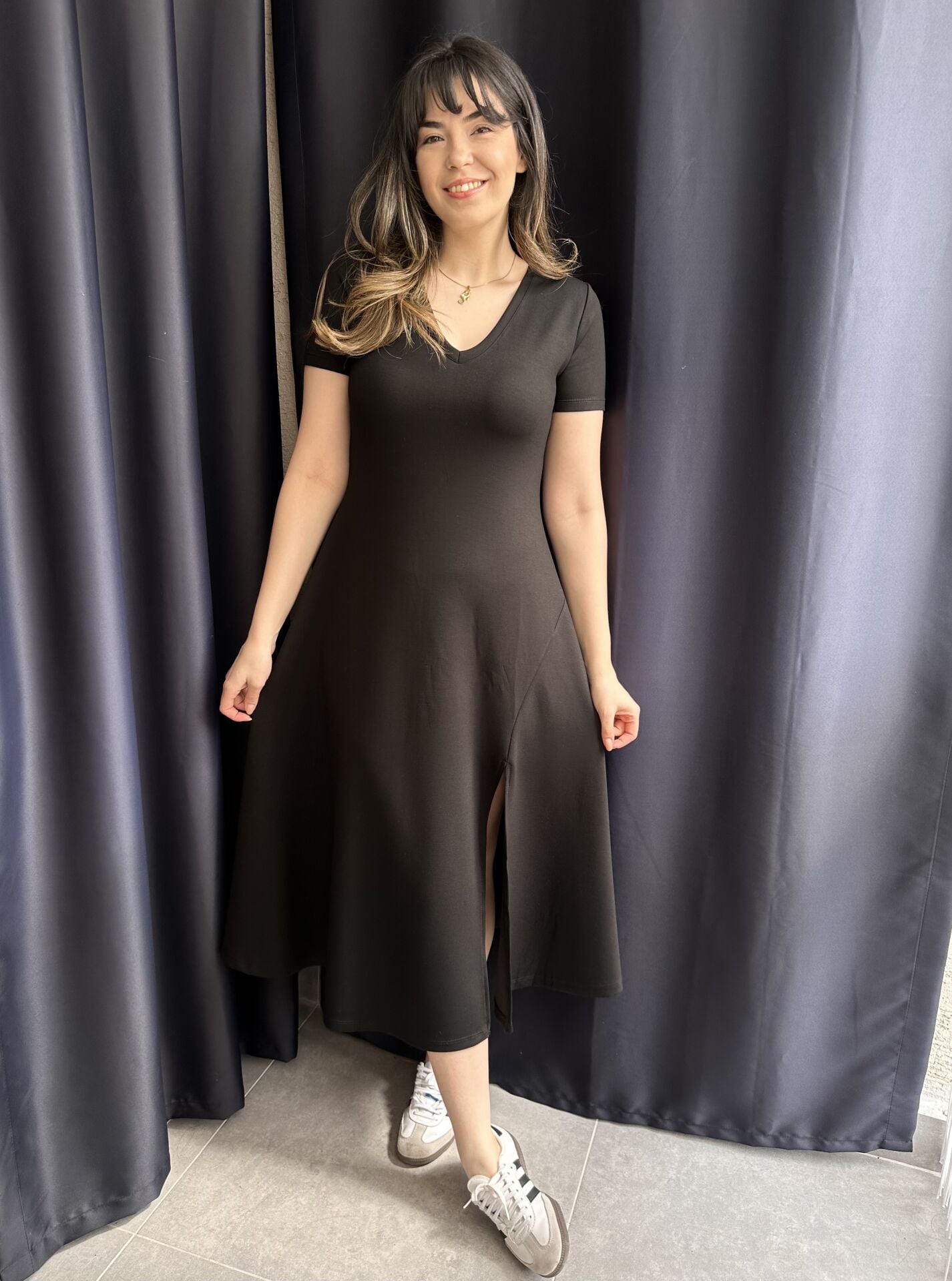 Siyah V Yaka Modal Elbise