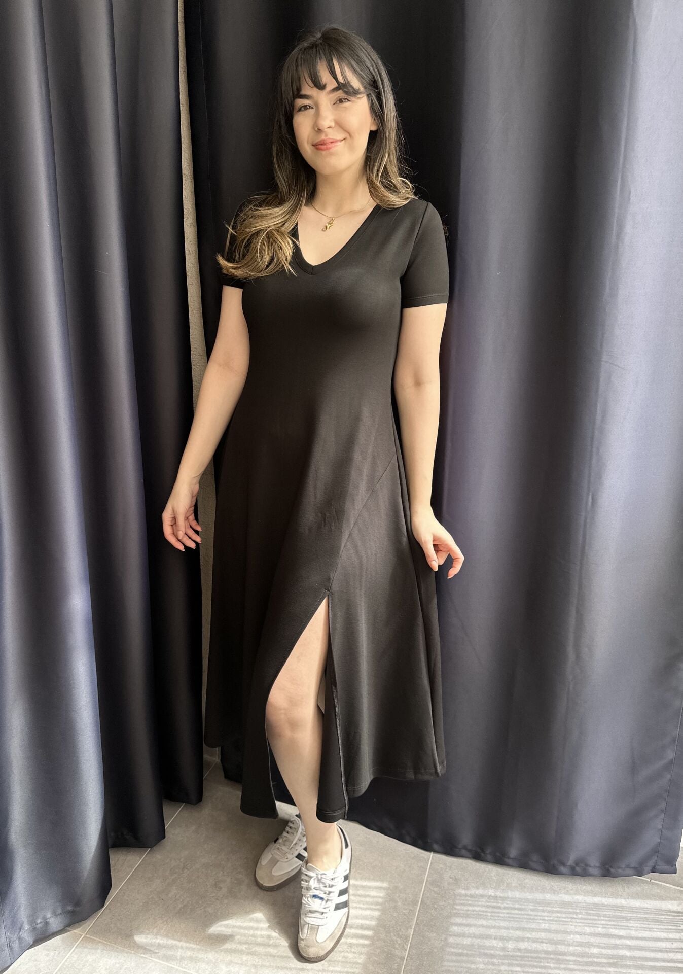 Siyah V Yaka Modal Elbise