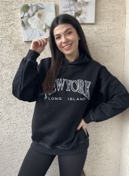 Beyaz Nakışlı Siyah Sweatshirt